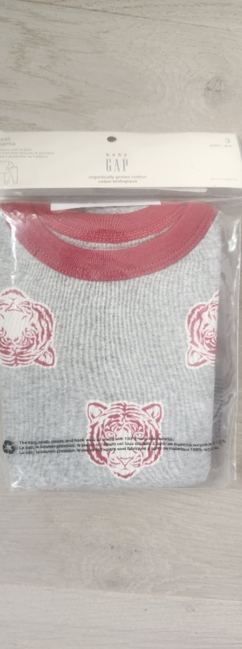 New GAP Toddler Boy Long sleeve & Pant Pajamas Size 3
